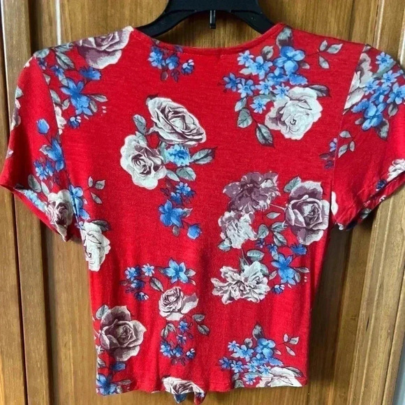 Heart & Hips Woman’s Floral Top With Ties And Cut Out - Picture 3 of 5